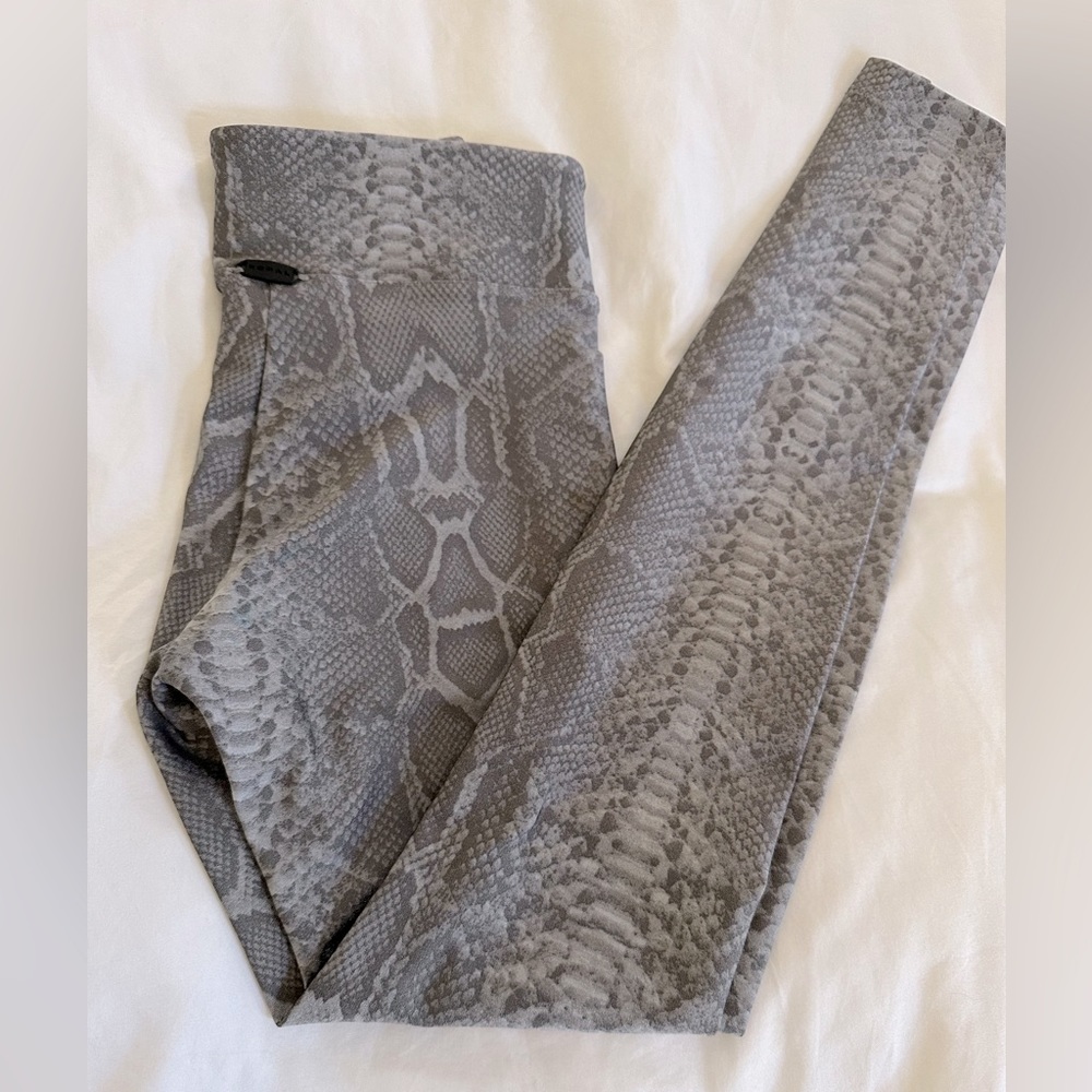 Koral high wasted reptile lustrous infinity legging - Picture 4 of 16